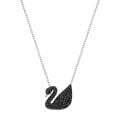 Swarovski Iconic Swan kolye, Kuğu, Siyah, Rodyum kaplama