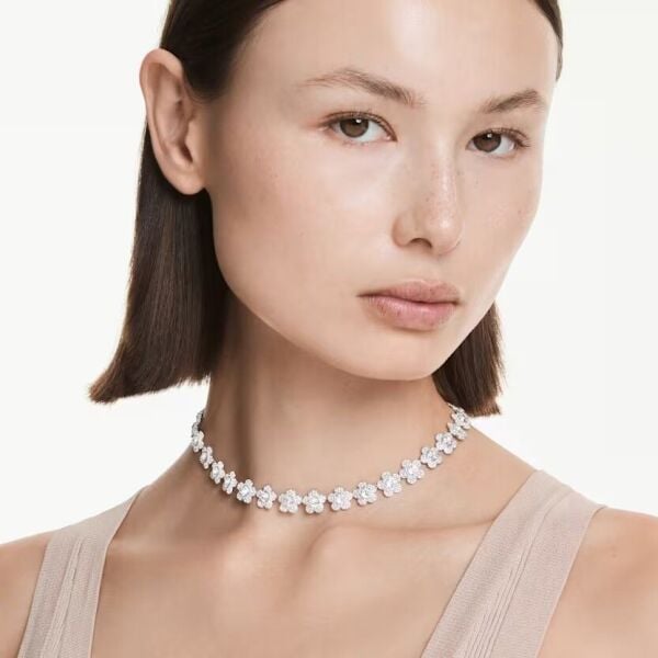 Ariana Grande x Swarovski Kolye, Yuvarlak kesim, Çiçek, Beyaz, Rodyum kaplama